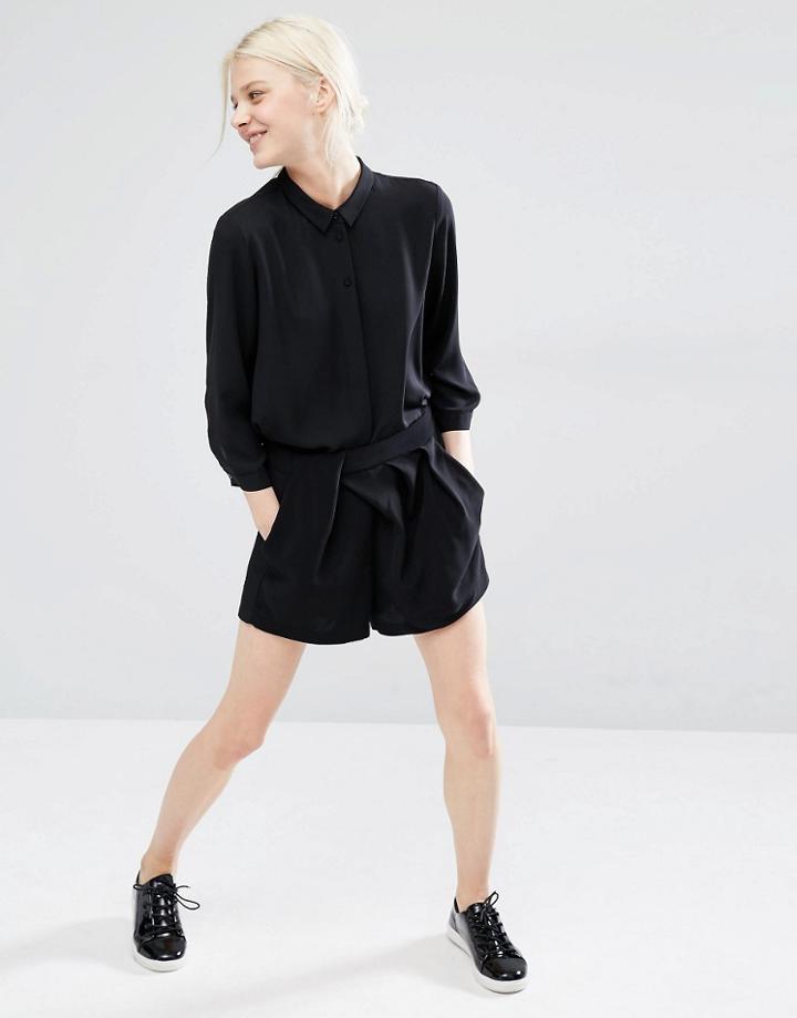 Monki Pleat Detail Short - Black