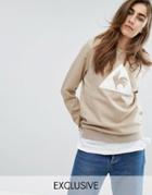 Le Coq Sportif Exclusive To Asos Flocked Logo Sweatshirt In Camel - Cream