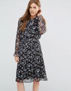 Yumi Long Sleeve Pleated Dress With Frill Sleeve - Black