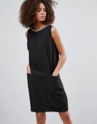 Qed London Shift Dress With Chain Detail - Black