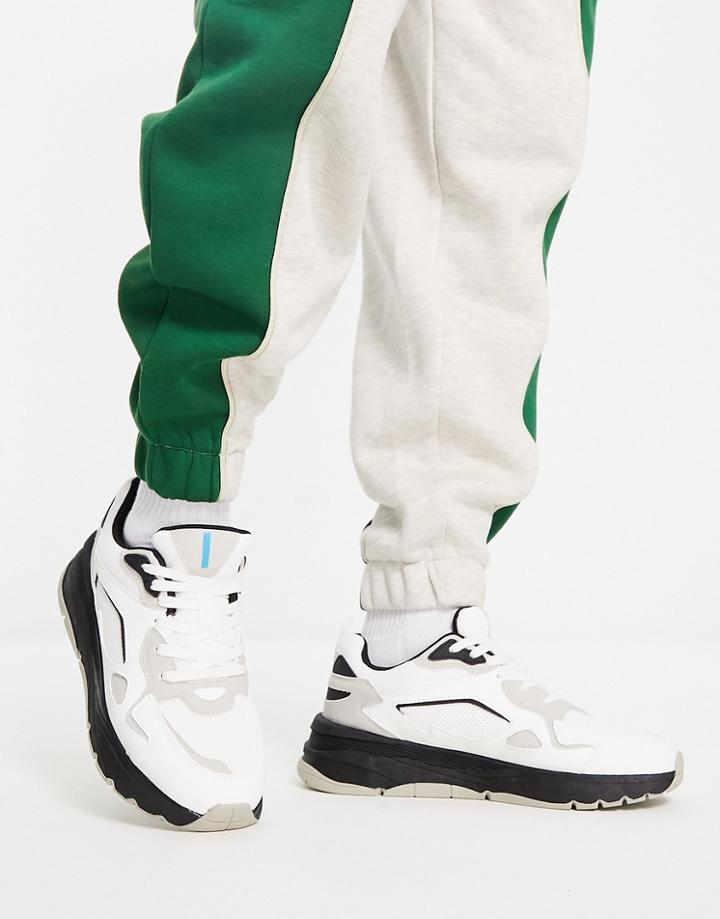 Bershka Sneaker In White With Black Contrast Sole