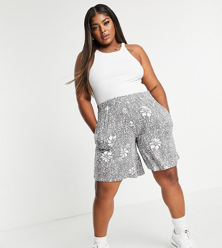 Yours Spot & Floral Flippy Shorts In Sage-green