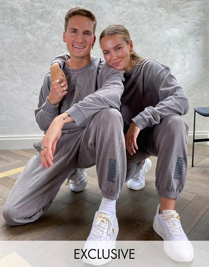 Puma Logo Sweatshirt In Washed Gray-grey