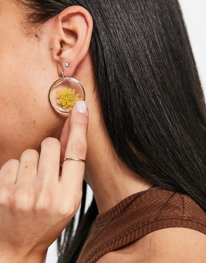 Pieces Encased Dried Flower Drop Earrings In Gold-multi