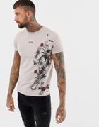 Religion Muscle Fit T-shirt With Large Praying Skull And Roses Print - Pink