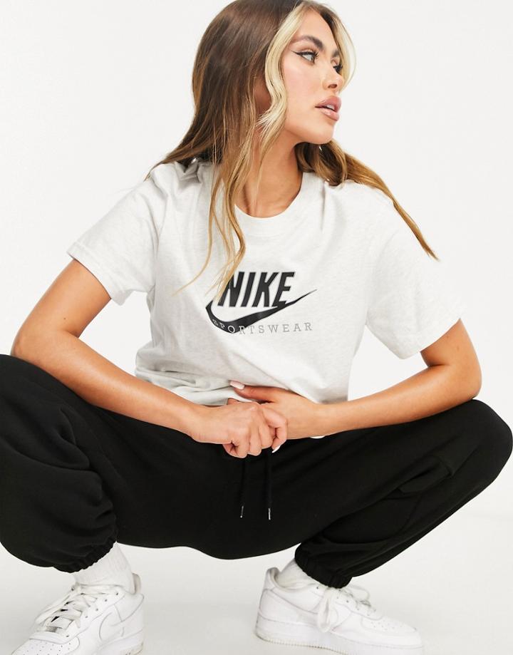 Nike Heritage Short Sleeve T-shirt In White