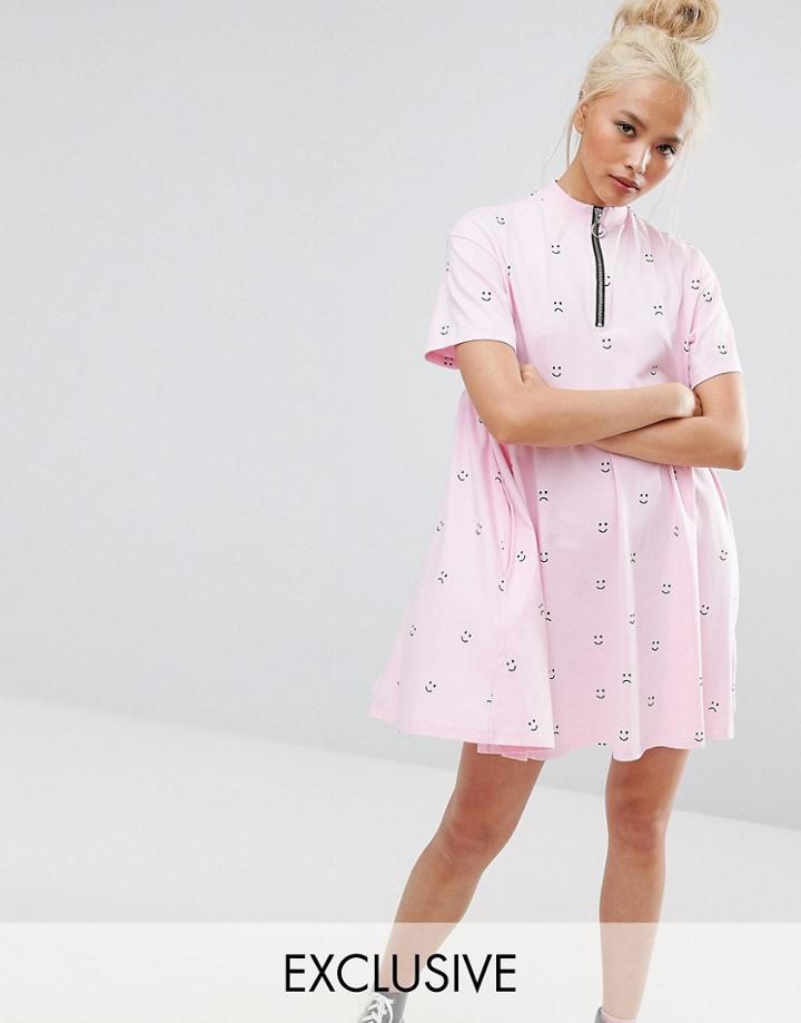 Lazy Oaf Short Sleeve Smock Dress In Faces Print With Zip - Pink