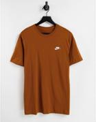 Nike Club T-shirt In Brown
