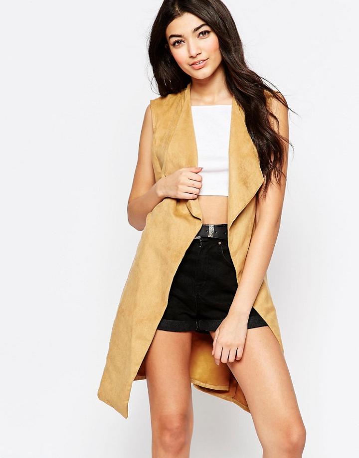 Liquorish Sleeveless Belted Jacket In Suedette - Tan