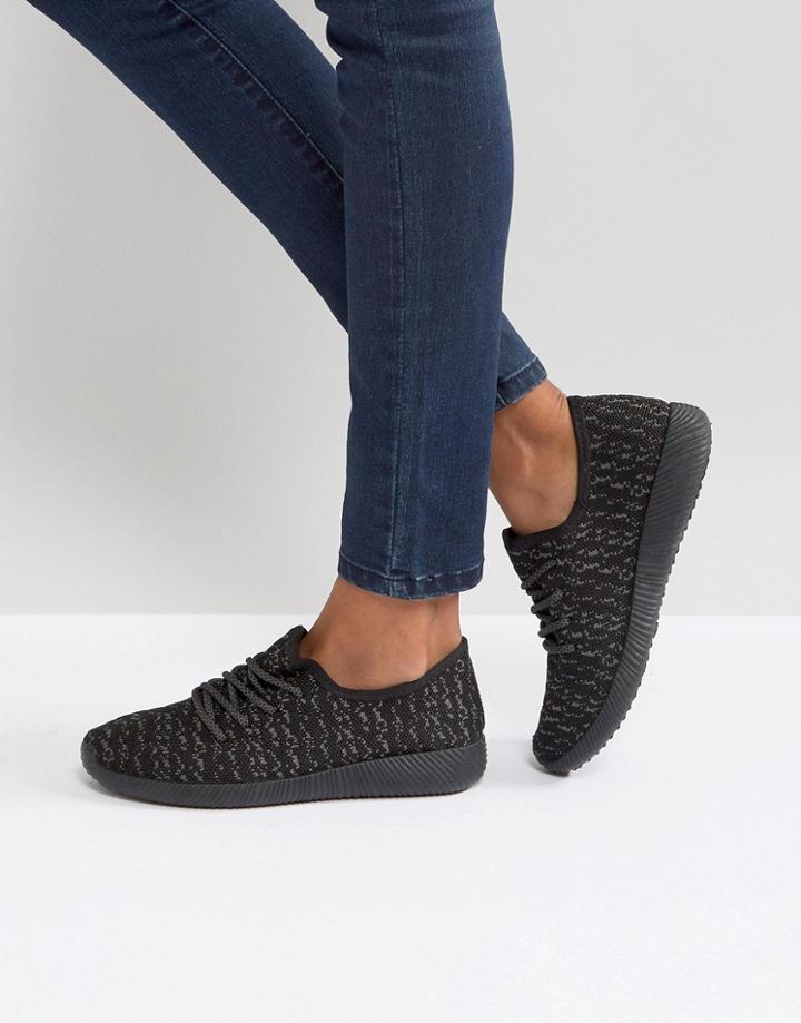 Qupid Runner Sneaker - Black