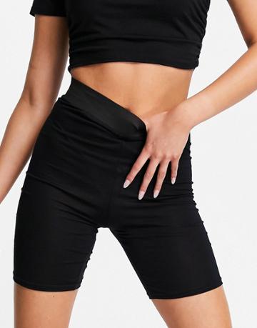 I Saw It First Legging Short With Elasticated Waist In Black