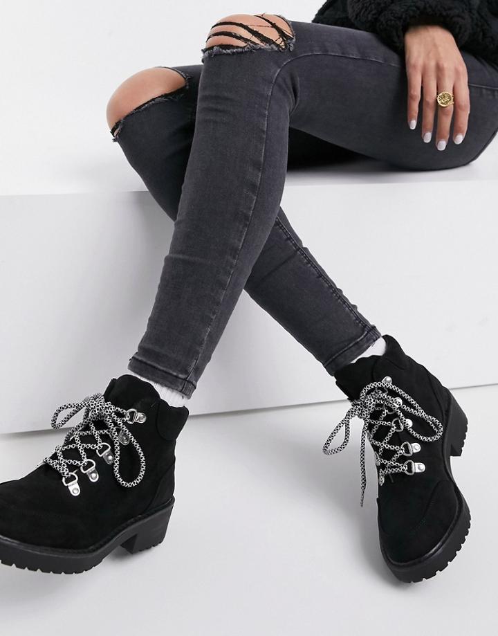 London Rebel Flat Boots With Contrast Laces In Black
