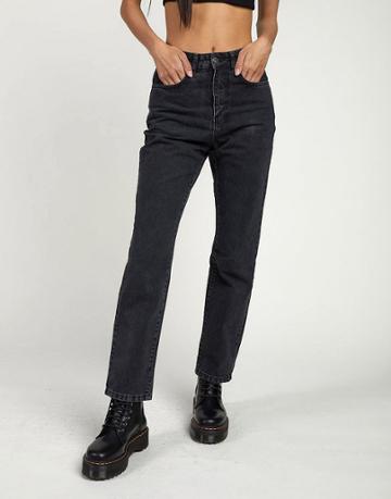 The Ragged Priest Mom Jeans In Black Wash Denim