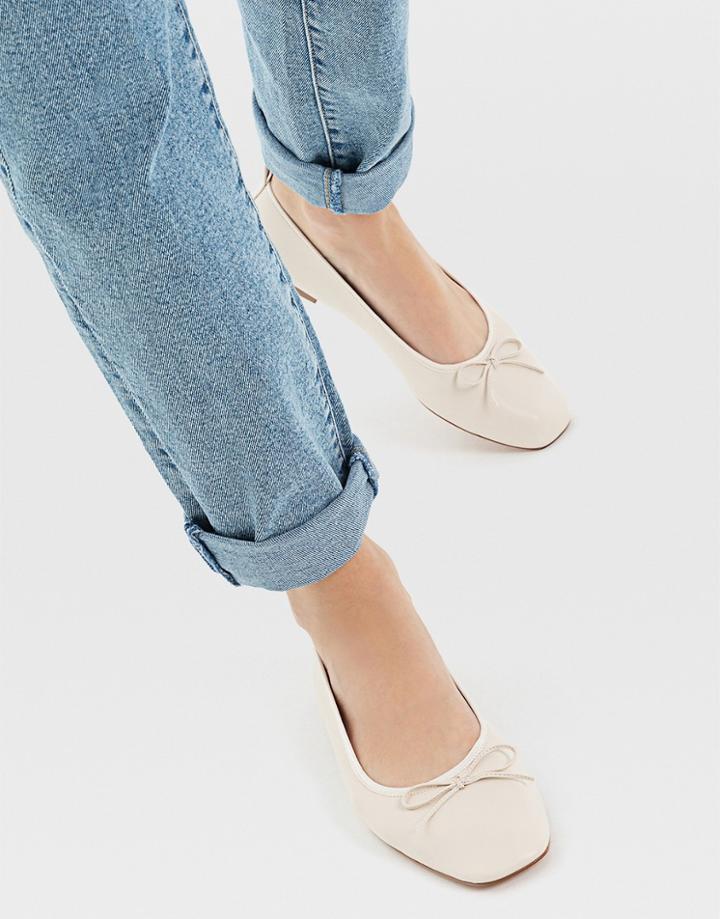 Stradivarius Ballet Shoe In Cream-white