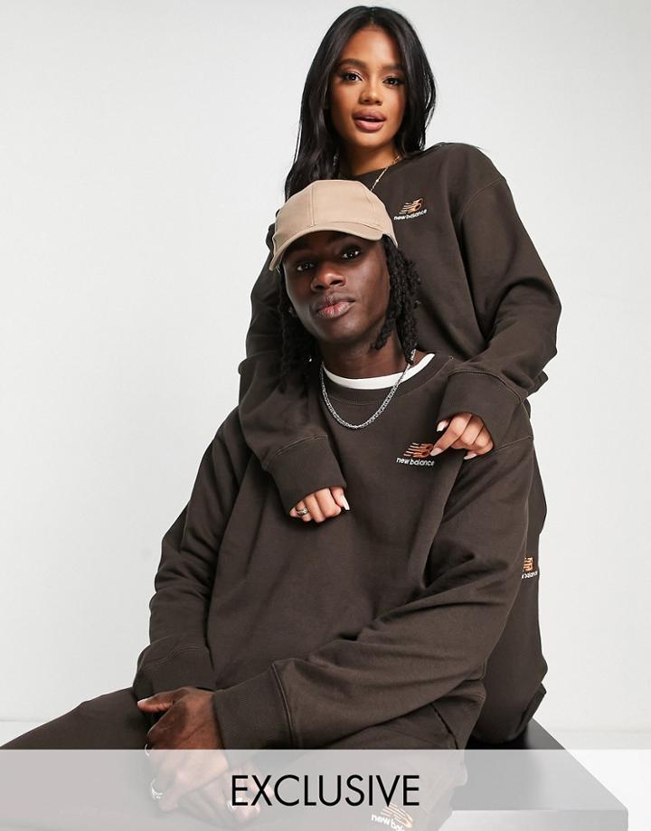 New Balance Unisex Logo Sweatshirt In Brown