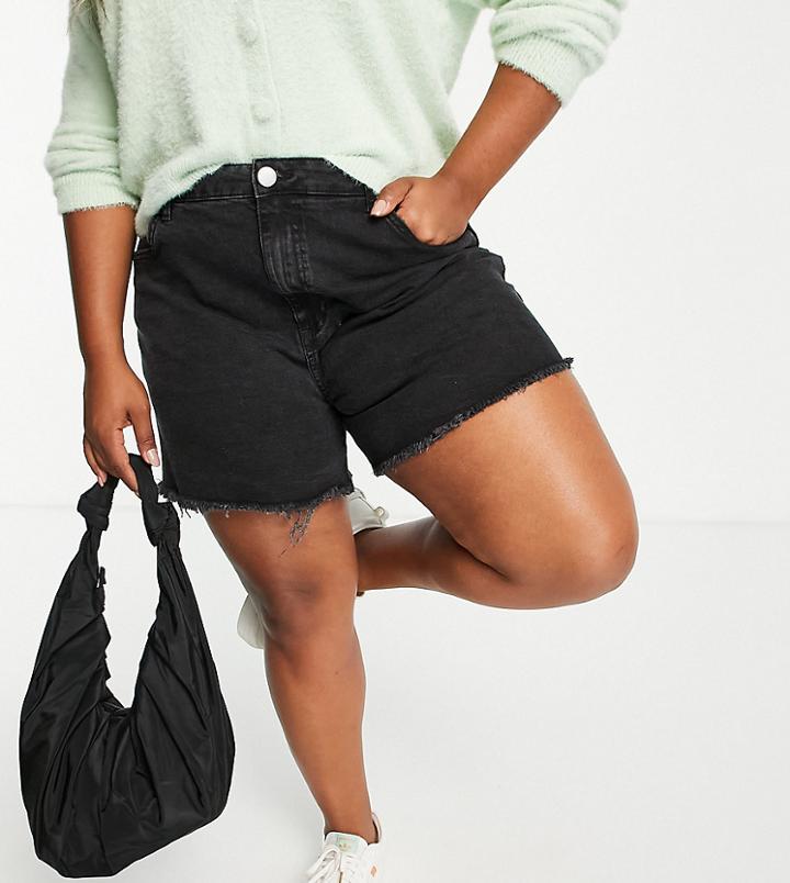 Cotton: On Curve Highwaisted Mom Short In Wash Black