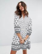 Yumi Belted 3/4 Sleeve Dress In Border Print - White