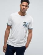 Produkt T-shirt With Hawaiian Floral Pocket - White