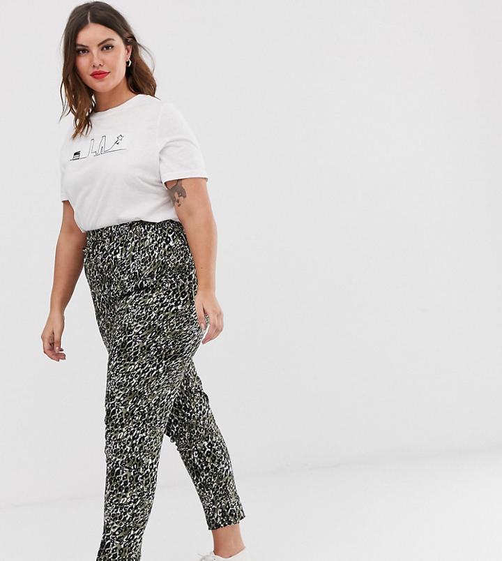 New Look Curve Woven Jogger In Animal Print - Green