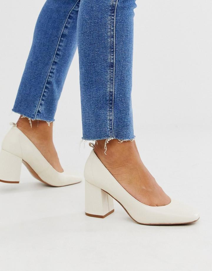 & Other Stories Pump Round Toe Shoes In Off White