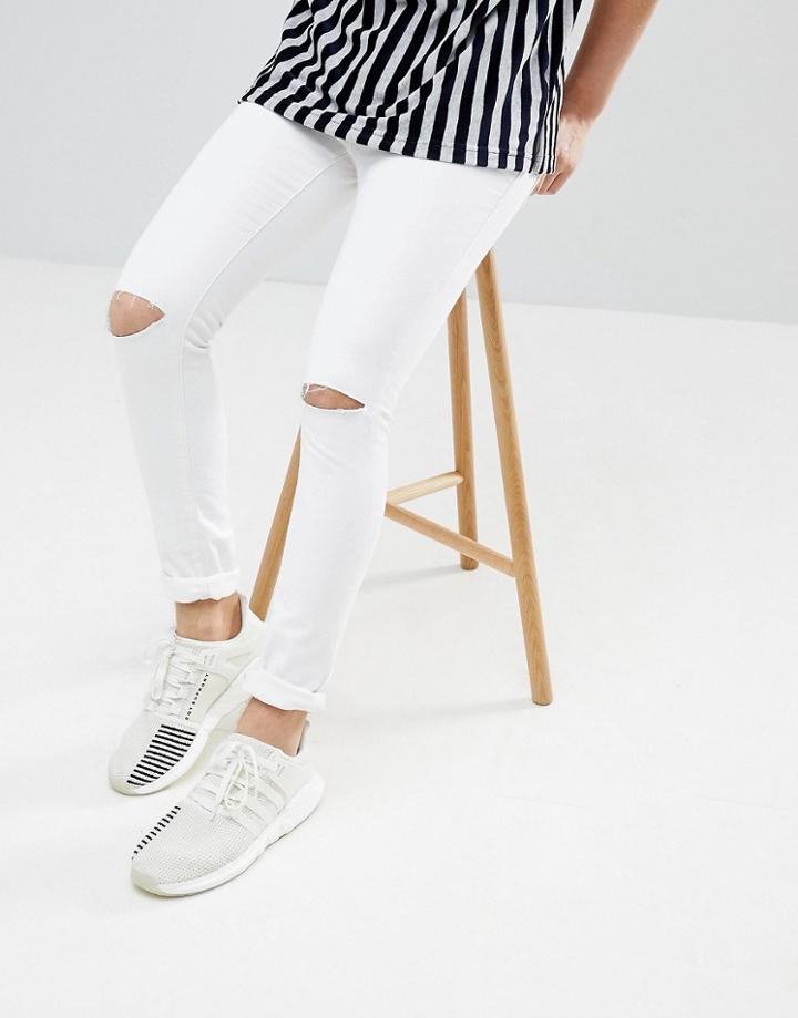 Mennace Muscle Fit Jeans In White With Knee Rips - White