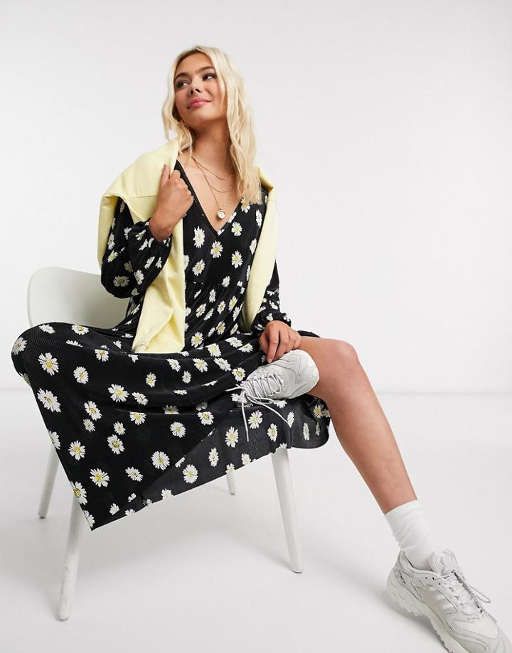 Asos Design Plisse Smock Maxi Dress With V Neck In Daisy Floral Print-black