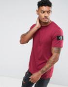 Hype T-shirt In Burgundy With Sleeve Patch - Red