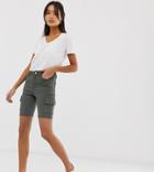 New Look Shorts With Cargo Pockets In Green - Green