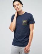 Jack & Jones T-shirt With Contrast Camo Pocket - Navy