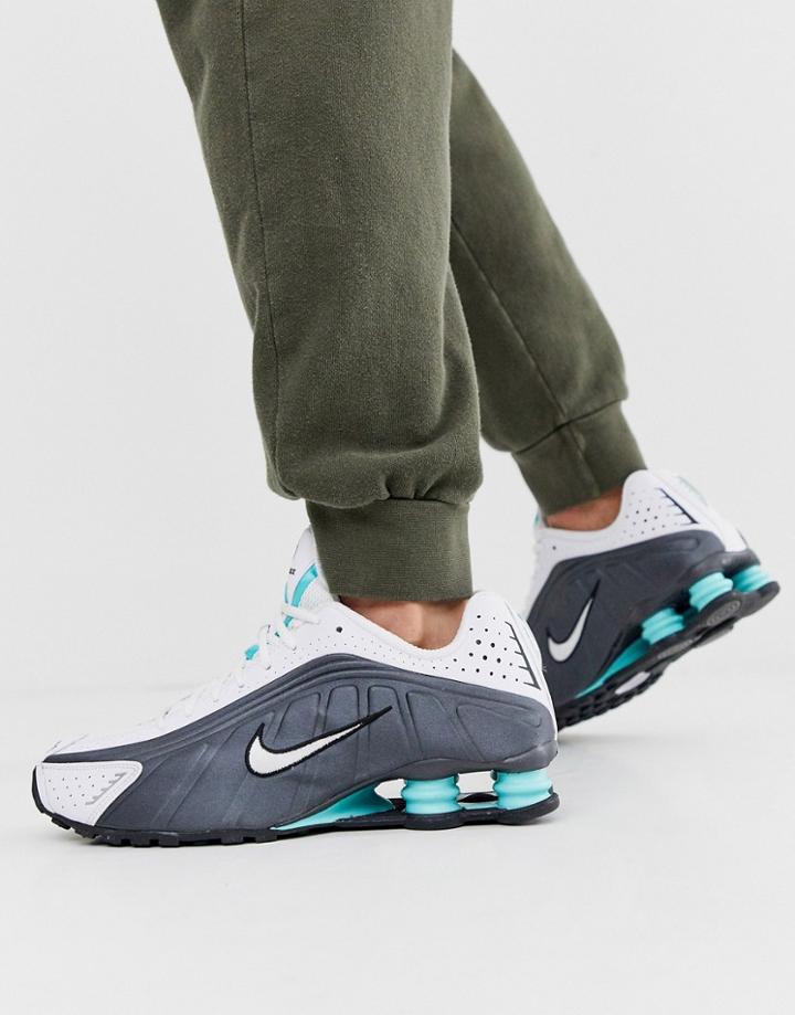 Nike Shox R4 Sneakers In White