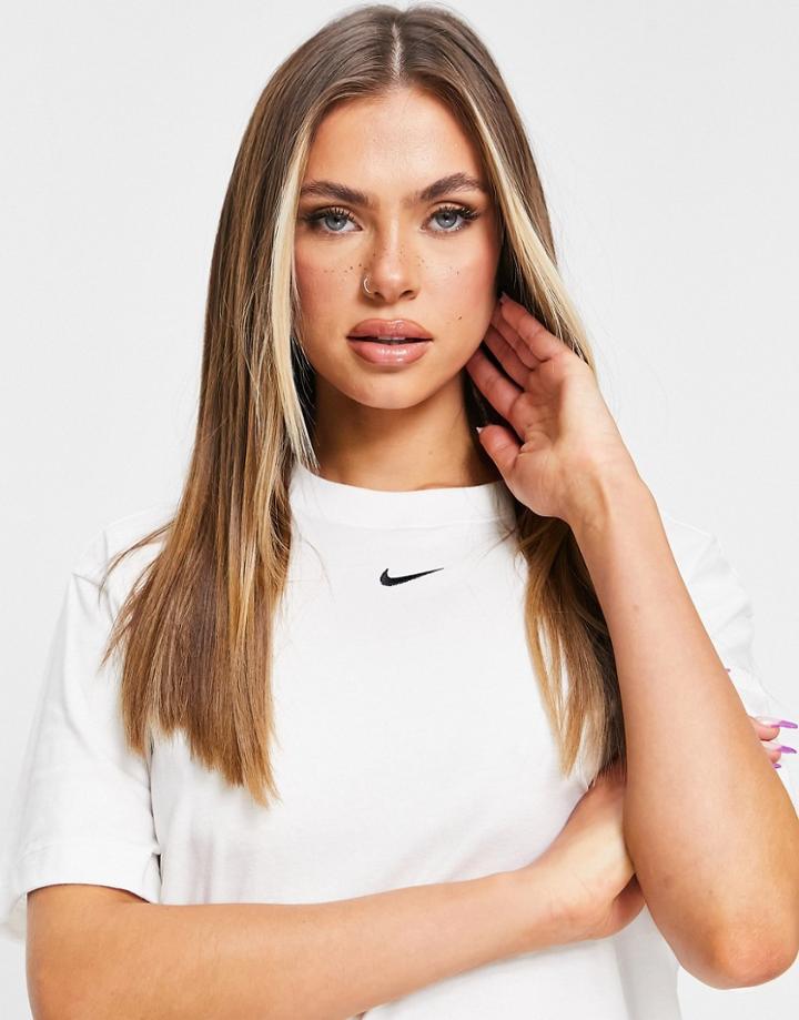 Nike Essential Boyfriend T-shirt In White