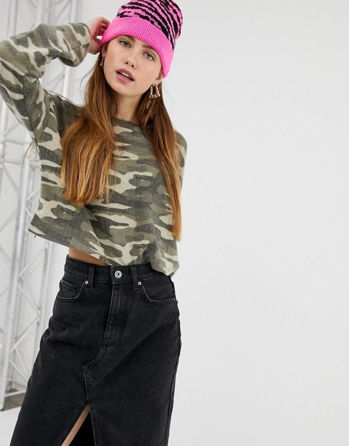 Bershka Cropped Sweatshirt In Camo Print - Green