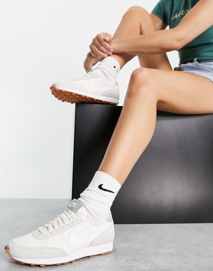 Nike Daybreak Sneakers In Summit White