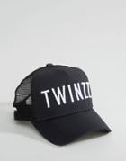 Twinzz Trucker Cap With Contrast Logo In Black - Black