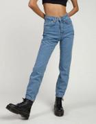 The Ragged Priest Mom Jeans In Light Wash Denim-blues