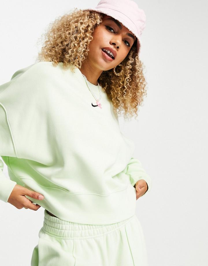 Nike Trend Fleece Cropped Crew Neck Sweatshirt In Lime-green