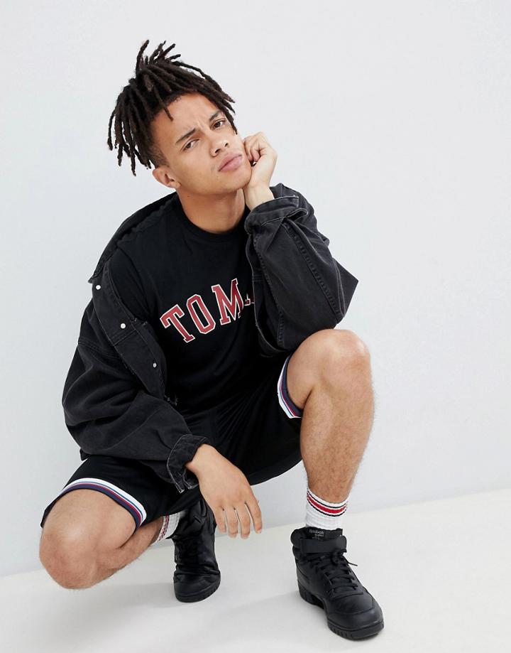 Tommy Jeans Essential Logo Print T-shirt In Black - Black