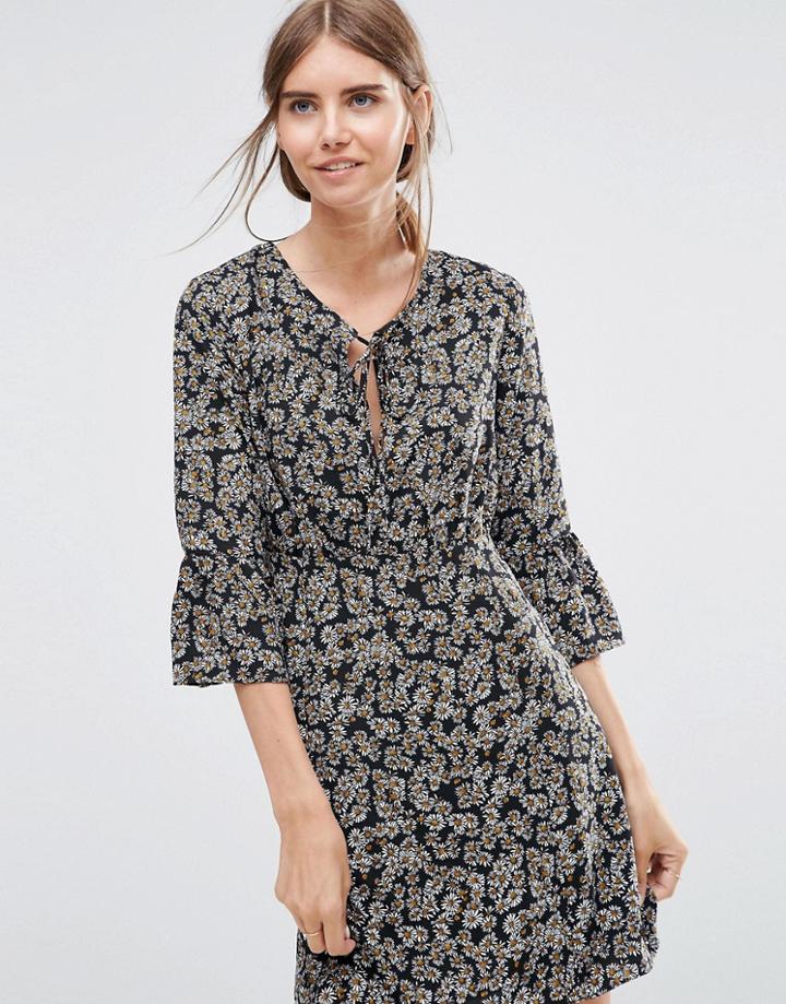 Love & Lies Swing Me Around Dress With Frill Sleeves - Black