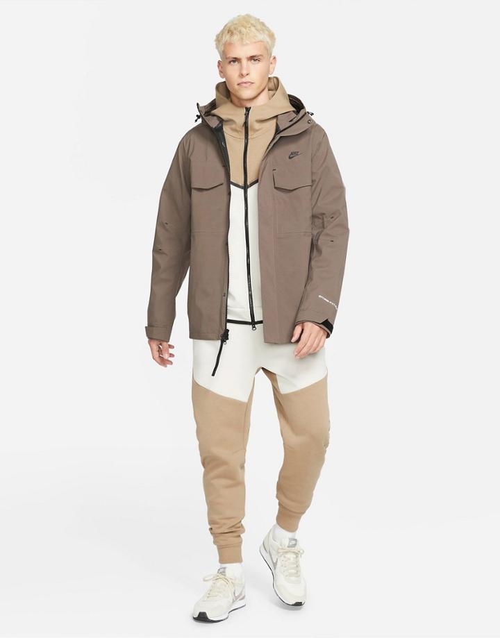 Nike Stormfit Adv M65 Shell Hooded Jacket In Ironstone-brown
