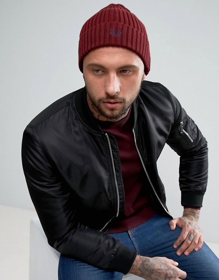 Fred Perry Logo Beanie In Red - Red