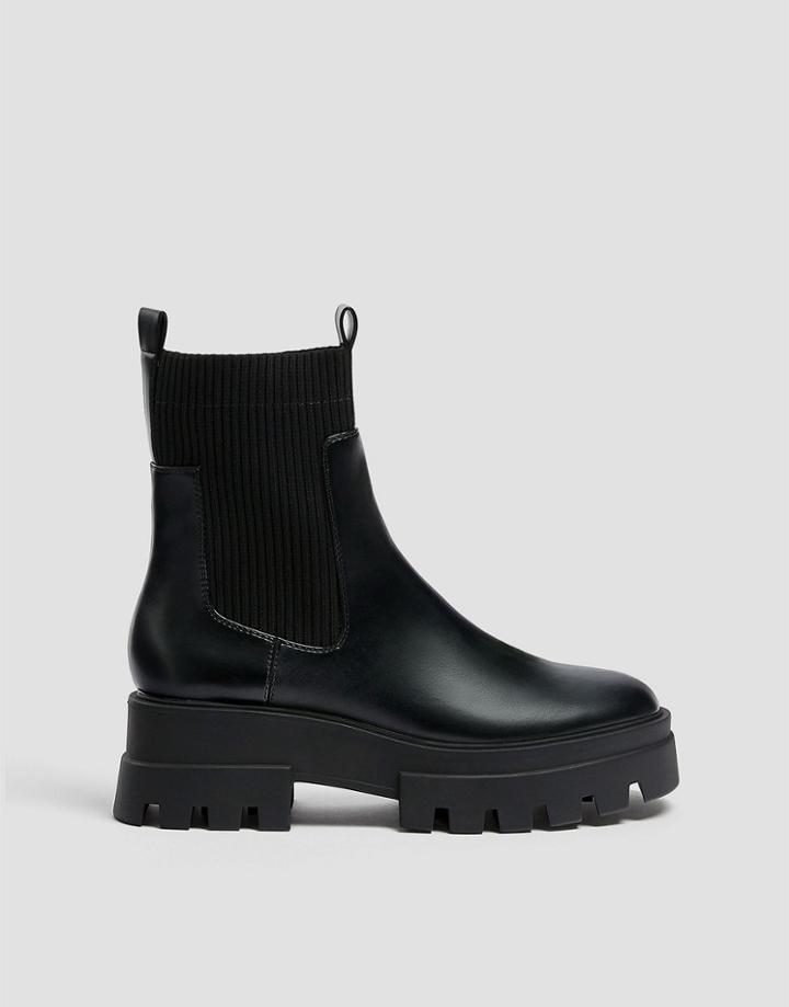 Pull & Bear Chunky Flat Ankle Chelsea Boots In Black