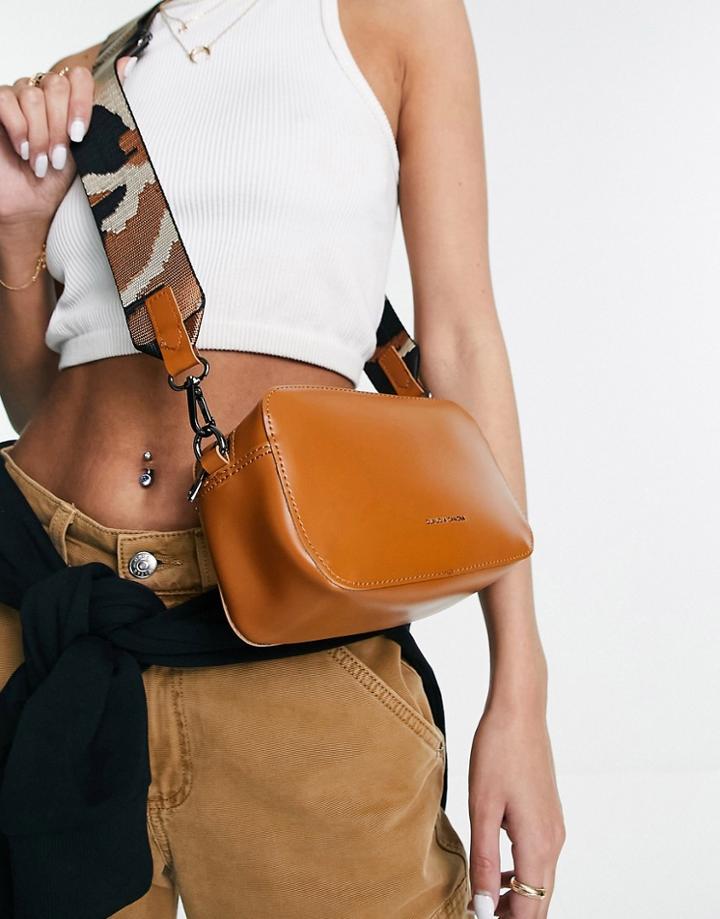 Claudia Canova Wide Strap Crossbody Bag In Tan-brown