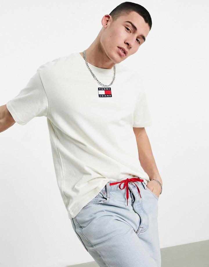 Tommy Jeans Center Badge Logo T-shirt In Cream-white