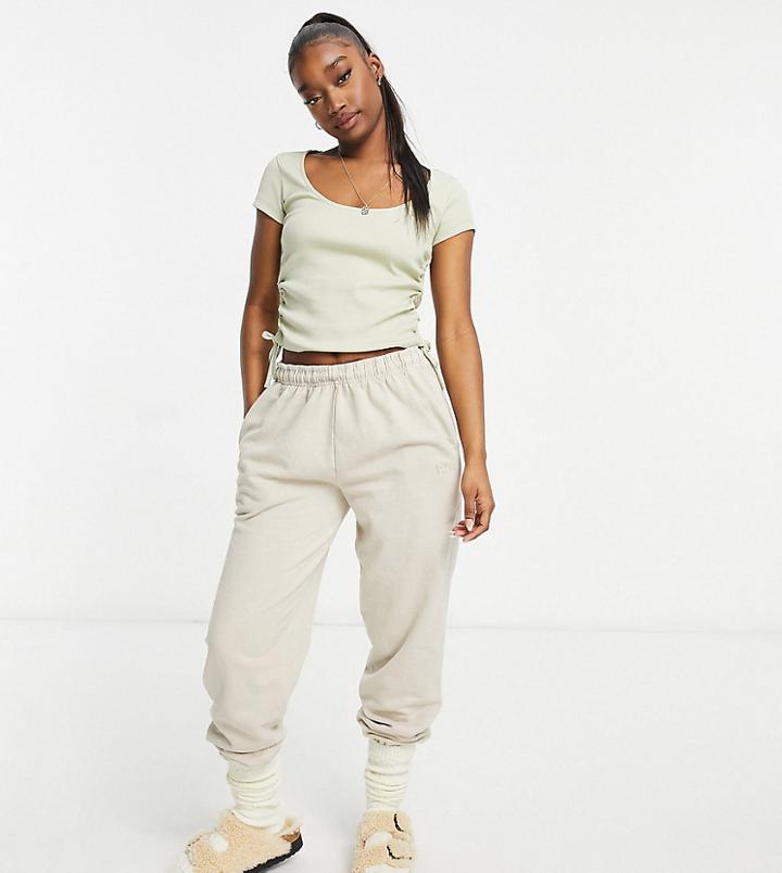 Asyou Ruched Side Scoop Neck Tee In Sage-grey