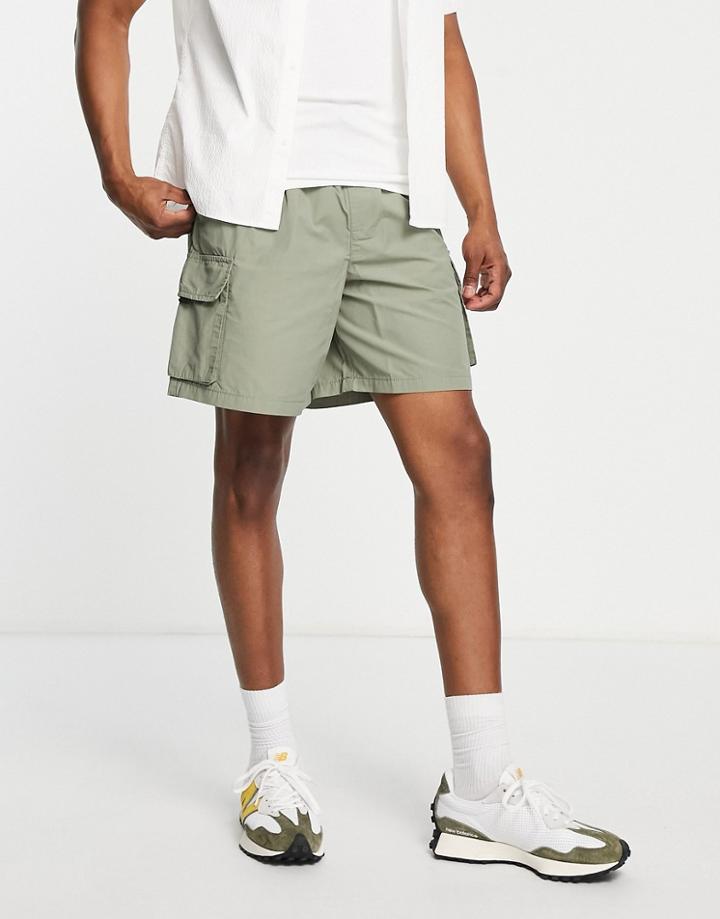 New Look Relaxed Fit Short With Pockets In Light Khaki-green