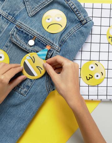 Npw Suit Your Mood Emoji Badge - Multi