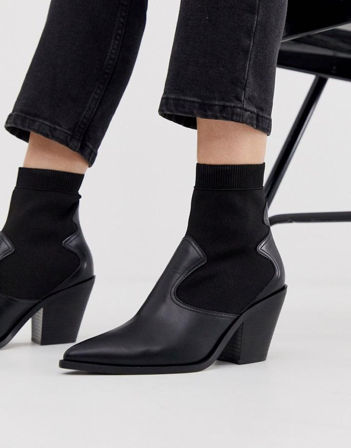 Stradivarius Western Chelsea Boots In Black