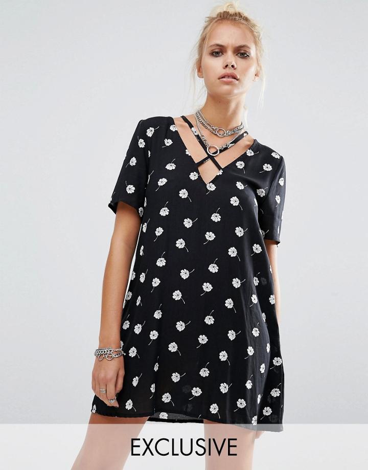 Milk It Vintage Tea Dress With Strap Detail In Daisy Print - Black