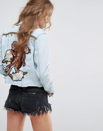 Kiss The Sky Customized Denim Trucker Jacket With Tiger And Coin Embellishment - Blue