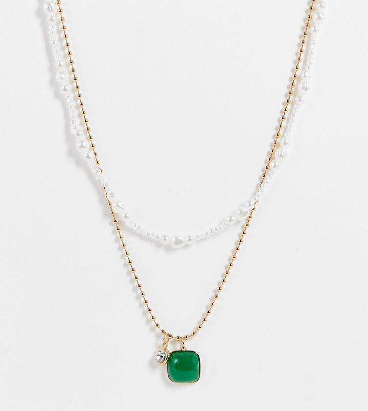 Reclaimed Vintage Inspired Necklaces With Faux Pearl Chain And Emerald Stone In Gold 2 Pack